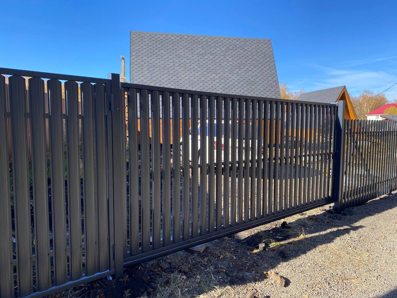 Забор из штакетника